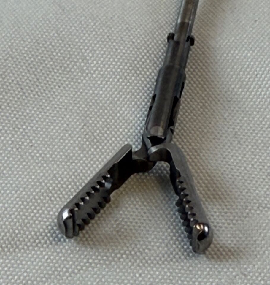 OLYMPUS A64030A 5mm x 330mm HIQ+ D/A Grasping Forceps Insert Laparoscopy — photo 3