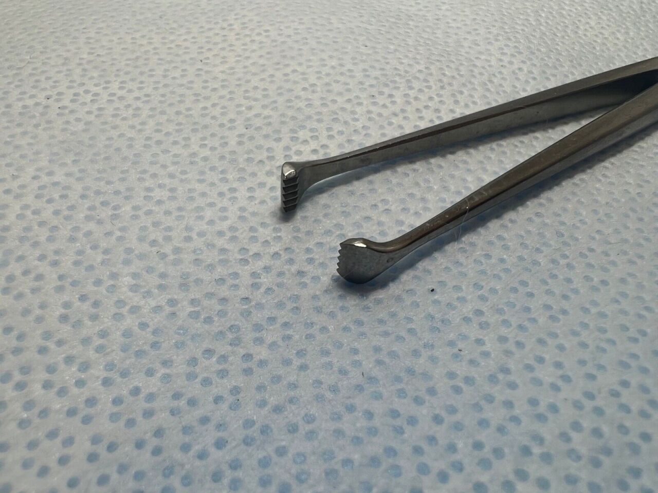 V. MUELLER SU4056 Allis 7-1/2" Straight Tissue Forceps 5 X 6 Teeth Ratchet Lock — photo 3