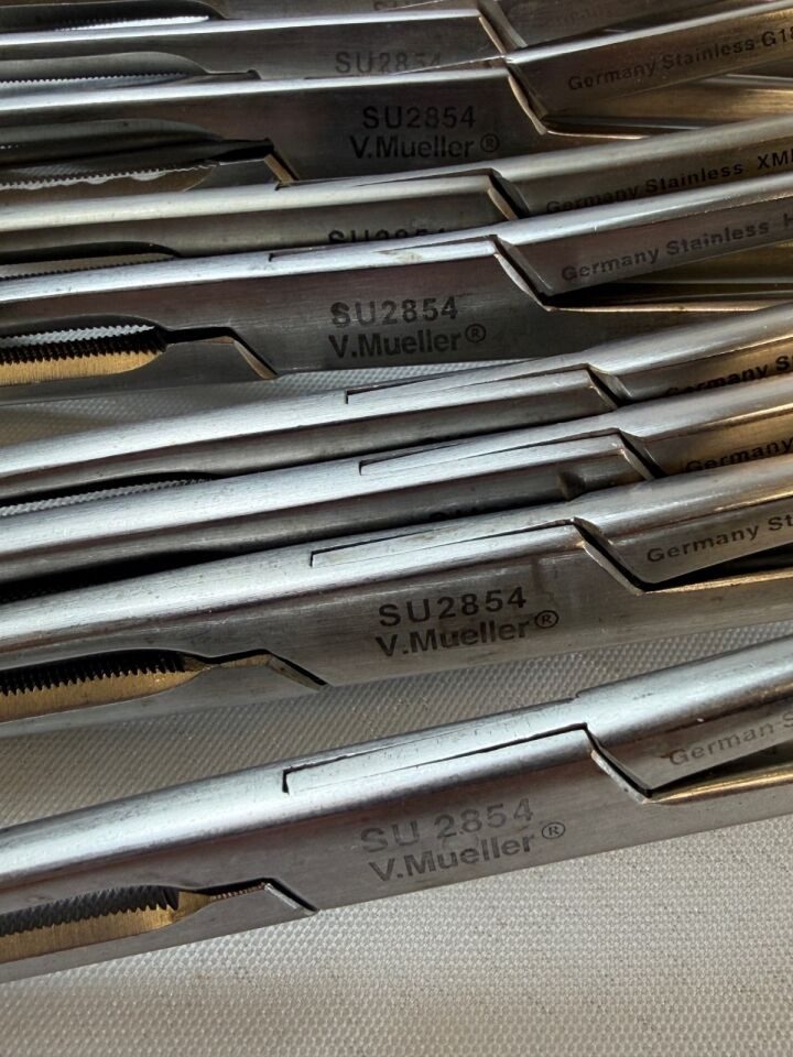 V. MUELLER SU2854 Straight Serrated Tube Clamps 7.5" - Set of 14 — photo 2
