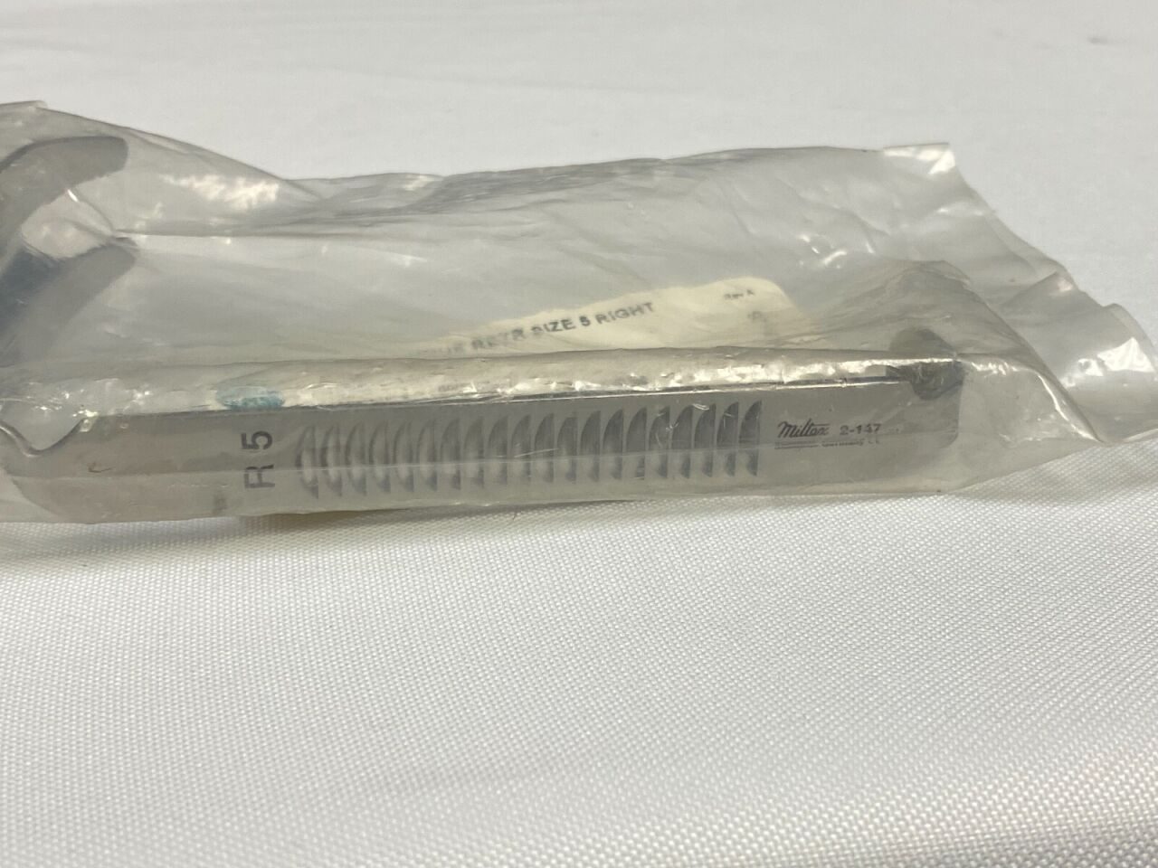 MILTEX 2-147 Ring Tongue Retractor Size 5 Right — photo 4