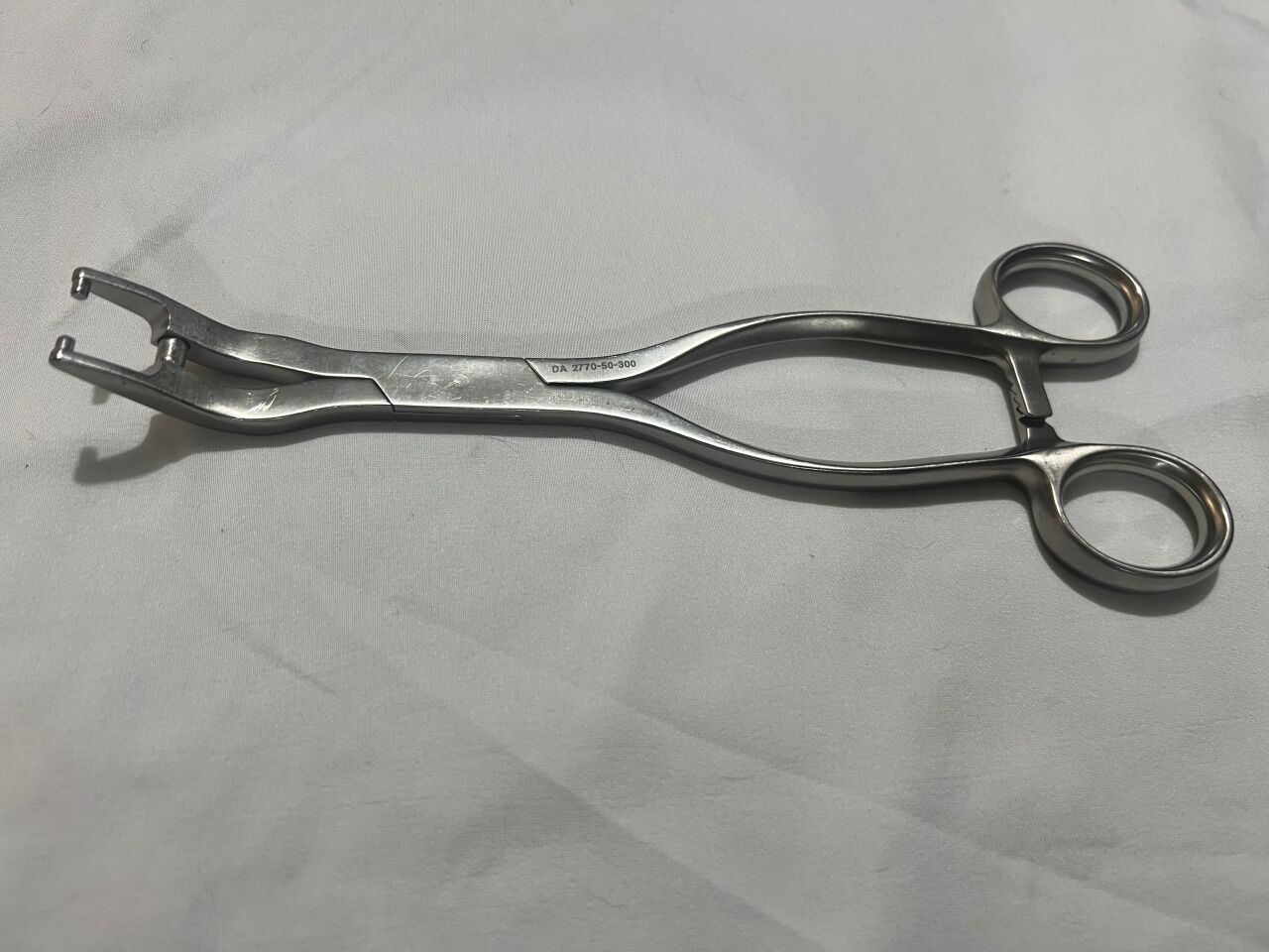 DEPUY 2770-50-300 Orthopedic Angled Clamp — photo 1