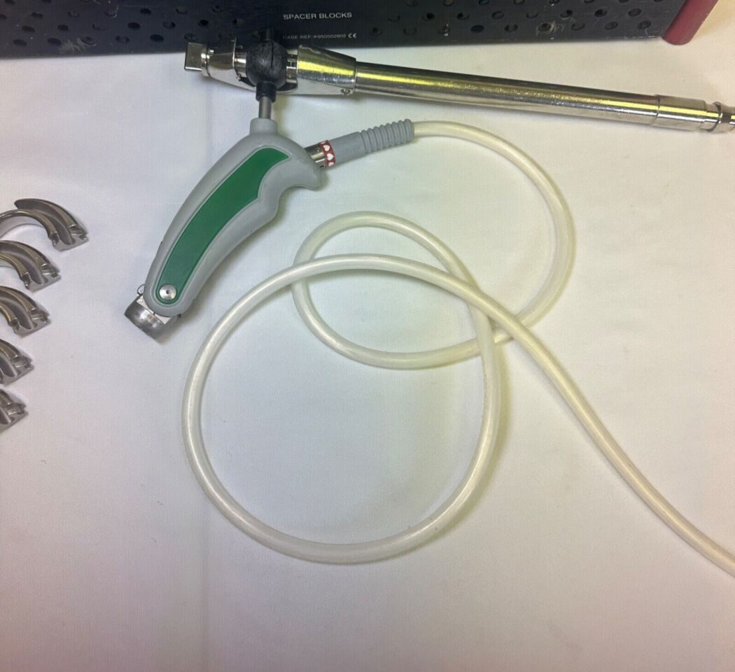 GENZYME SaphLITE RadLite w/ Distal Arm 5 Blades & Case Tissue Retractor System — photo 4