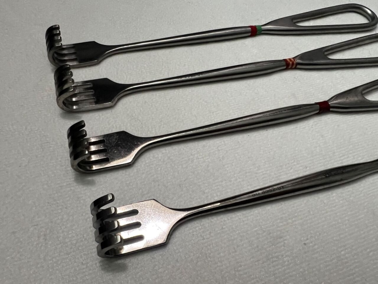 V. MUELLER SU3552-01 Volkmann Retractor Blunt 4-Prongs 8-3/4" Length lot of 4 — photo 2