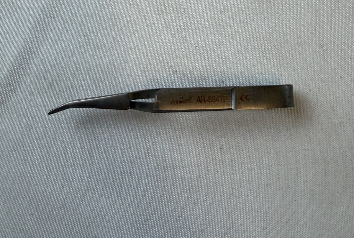 ARTHREX AR-8941F Self Retaining Holding Forceps