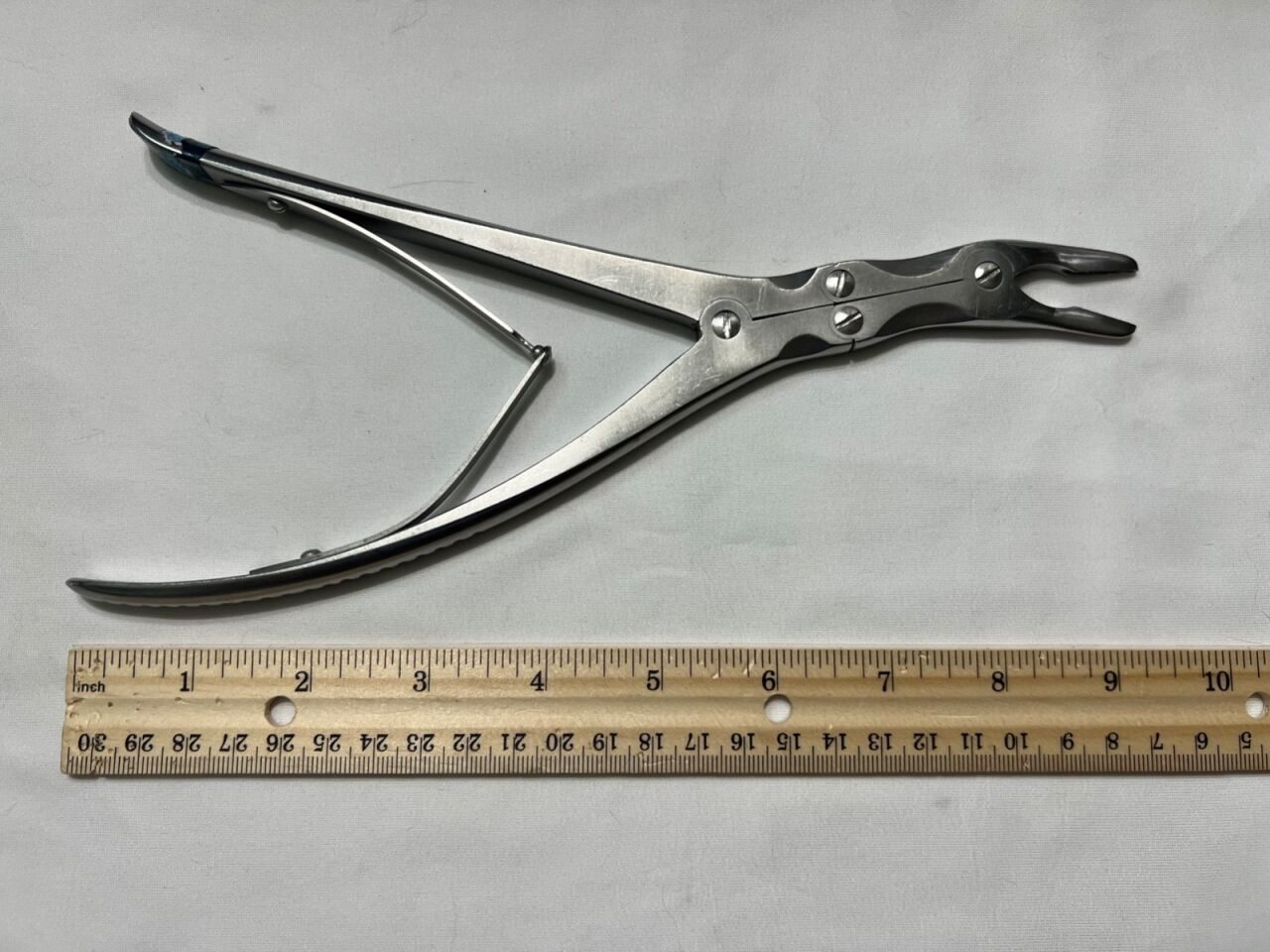 KMEDIC KM47-492 Leksell Rongeur Slight Curve 3mm X 16mm Bite — photo 4