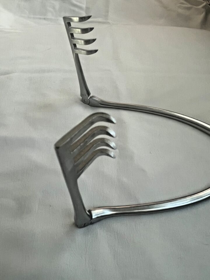 CODMAN 50-1165 Adson-Beckman Thyroid Retractor 4x4 Sharp Prongs — photo 3