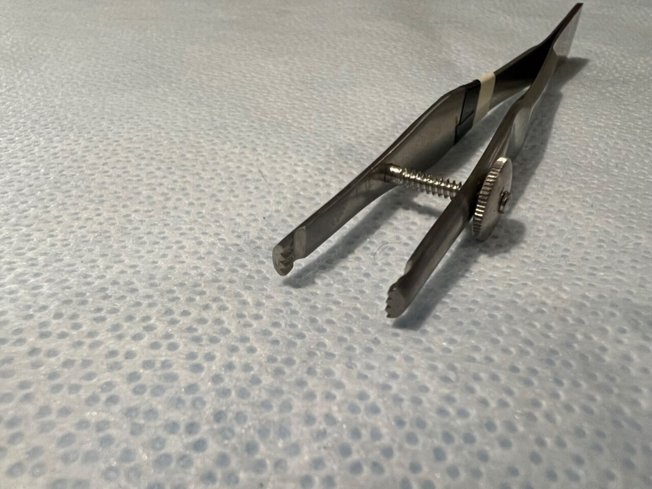 V. MUELLER AU-17215 4x5 Teeth X 4-3/4" Length Sheehy Ossicle Holding Clamp — photo 2