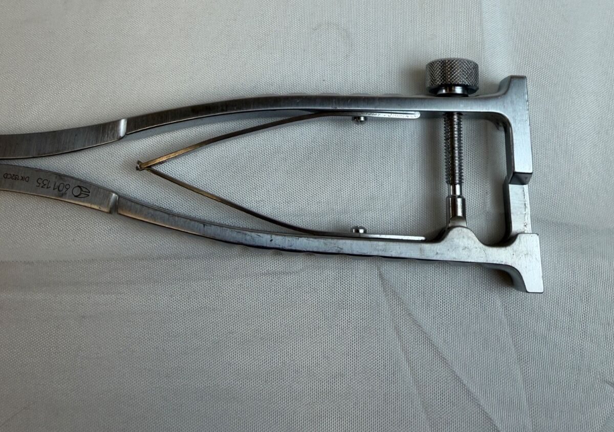 GLOBUS MEDICAL 601.135 Maintain Holder Neuro Spine HEDRON C — photo 5
