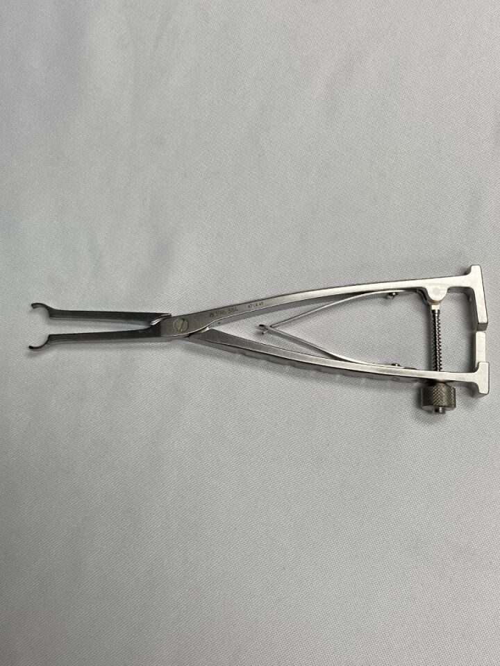 SYNTHES 396.384 ACF Implant Holder — photo 1