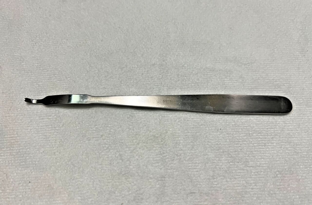 V. MUELLER OS4160-002 6mm X 6-3/8" Length Mini Hohmann Retractor — photo 1