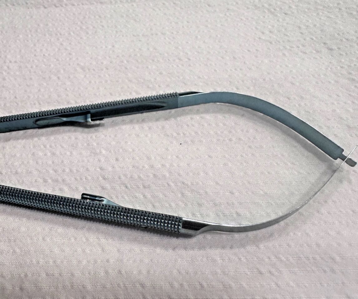 ASSI BSLT218 Classic MicroLite Titanium Needle Holder 18cm w/ Catch 0.15mm Tip — photo 6