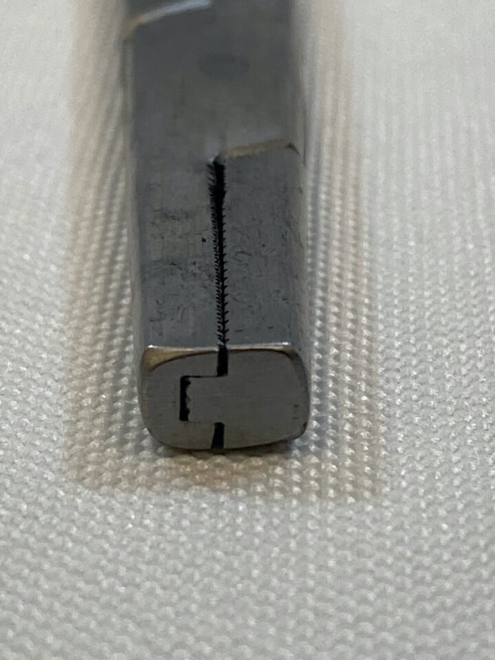 K MEDIC TELEFLEX KM46637 Straight Pulling 5.4mm Forceps — photo 2