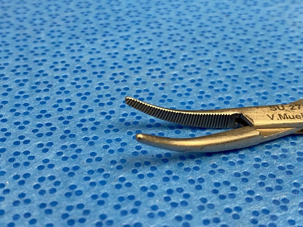V. MUELLER SU2702 Halsted Mosquito Forceps Curved Jaw 5" — photo 4