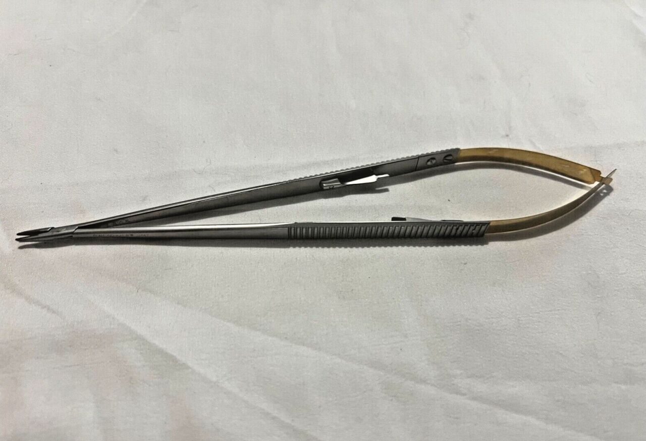 SNOWDEN-PENCER 0447 8-1/2" Diamond-Jaw Castroviejo Needle Holder Smooth Jaw