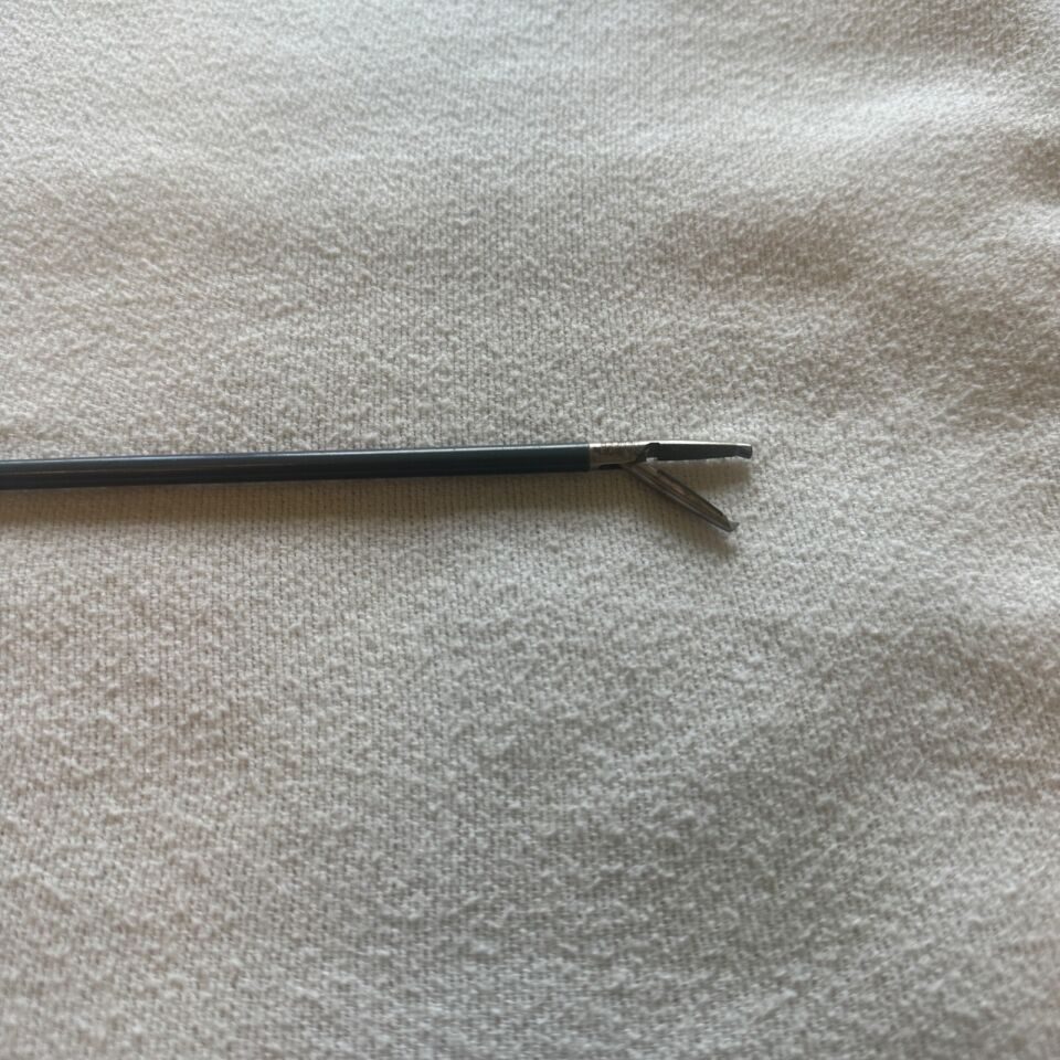 SNOWDEN-PENCER 90-7878 Laparoscopic 5mm Fenestrated Grasping Forceps — photo 4