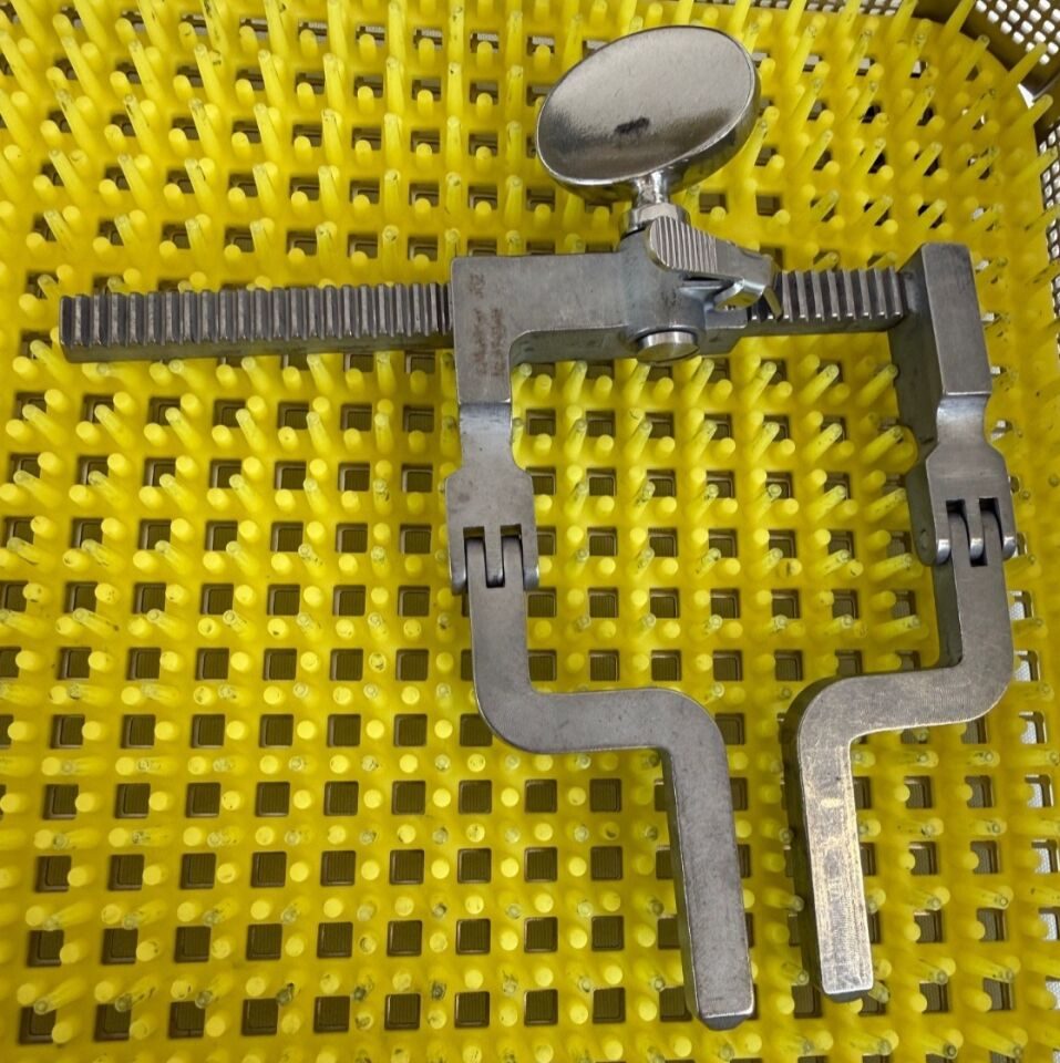 V. MUELLER NL9701-H McCulloch Retractor Set w/ Aesculap Basket — photo 7