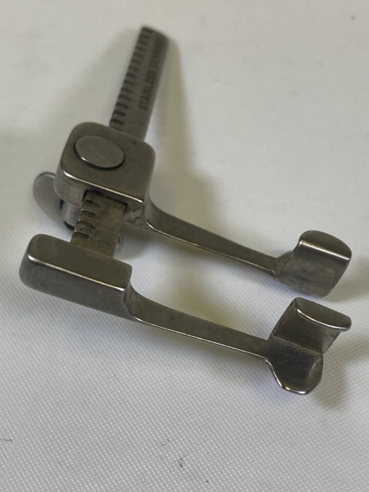 PILLING 341312 Premie Retractor Spreader 4cm Spread 6mm x 6mm Blades 1" Arms — photo 3