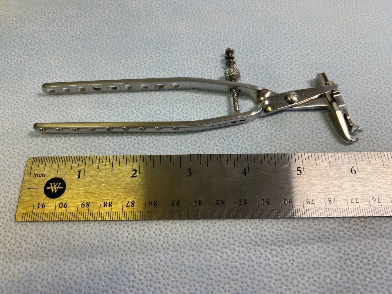 SYNTHES 399.01  Reduction Forceps — photo 1