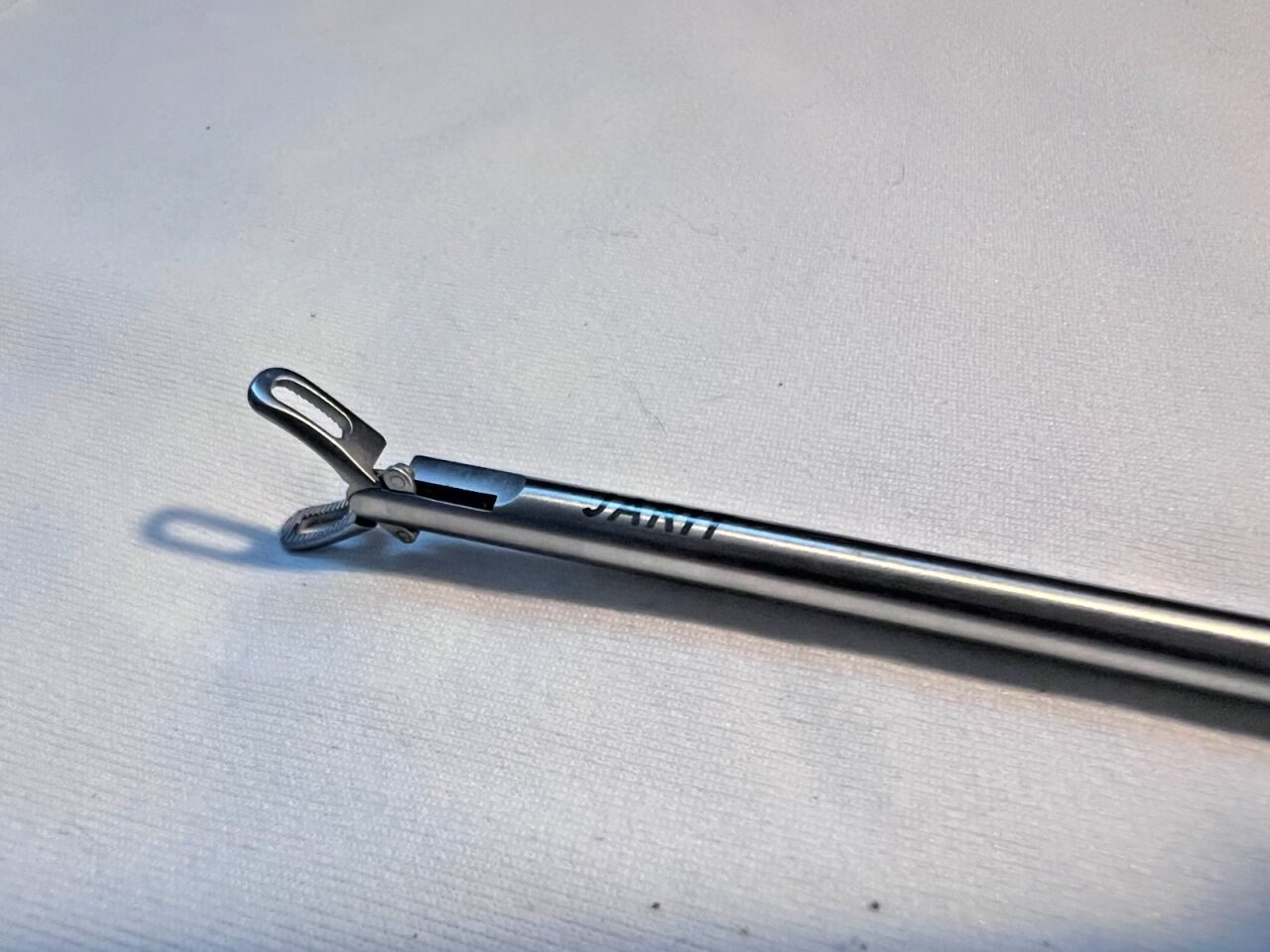 JARIT 600-400 Laparoscopic Colangiogram Clamp 5mm Serrated Clamps — photo 2