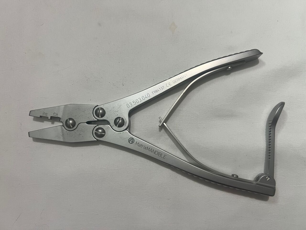 SYNTHES 03.503.040 Plate Bending Pliers Right — photo 1