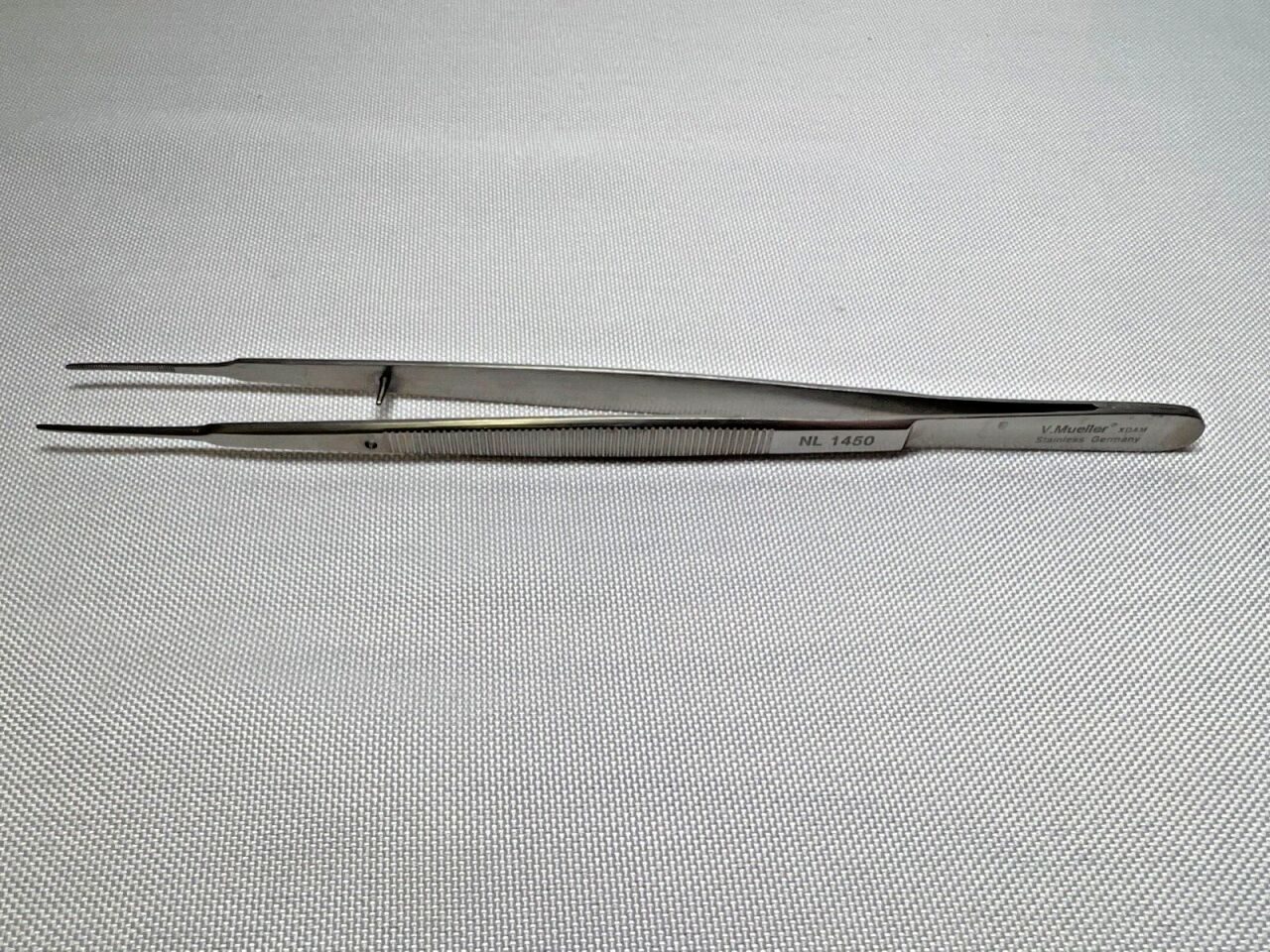 V. MUELLER NL1450 Gerald Dressing Forceps 7" Straight Serrated Tips — photo 1