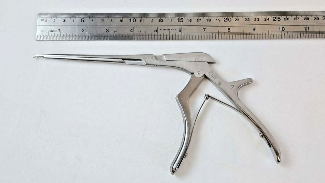 AESCULAP FF712R Kerrison Bone Punch Rongeur 2mm Down-Bite 7" 180mm — photo 5