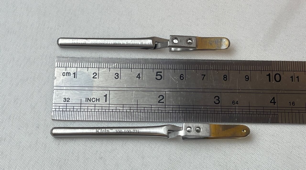 KLEIN 300-100-771 Pair of Endoscopic Bulldog Debakey Bowel Clamp 45mm Straight — photo 7