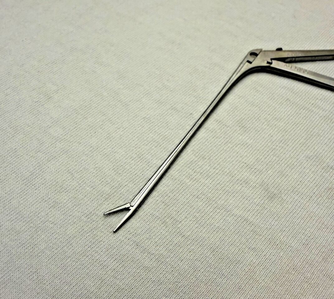 V. MUELLER AU6180 Alligator Forcep Straight Serrated Tips 5-1/8" Length ENT — photo 6
