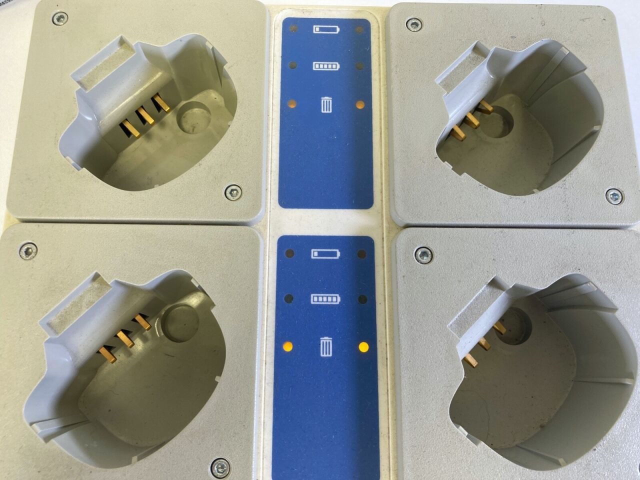 STRYKER 400-655 T4 Eight Station Battery Charger — photo 2