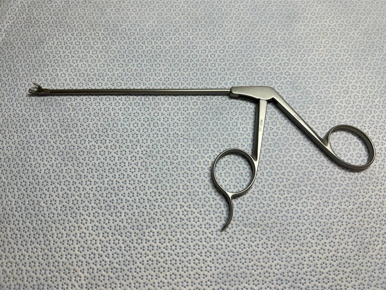 SHUTT-LINVATEC 31.10012 Surgical 45deg Angle Micro Scissor Forcep 3.4mm x 130mm — photo 3