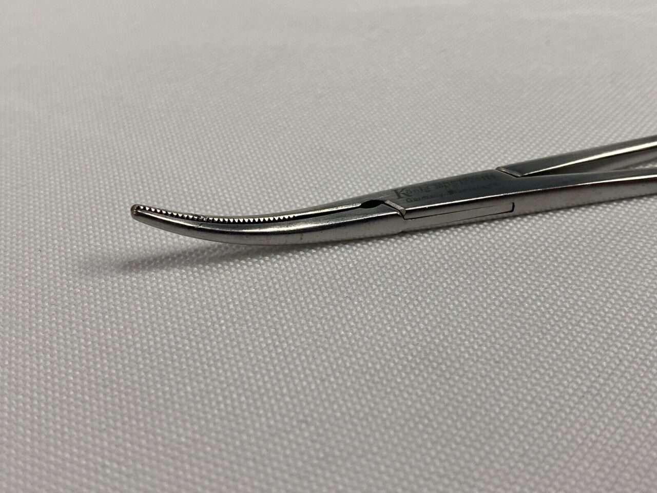 KONIG 5.5", Curved Crile Forceps — photo 3