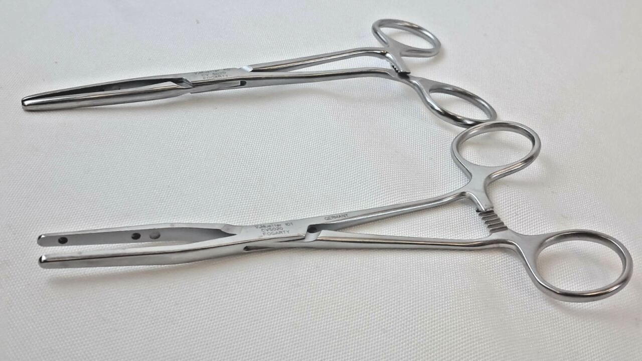 V. MUELLER CV5020 Fogarty Hydragrip Straight Clamp Forceps Lot of 2 — photo 2