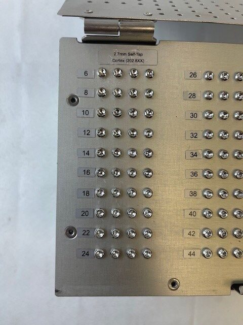 SYNTHES  2.7mm Self Tapping Screw Set — photo 2