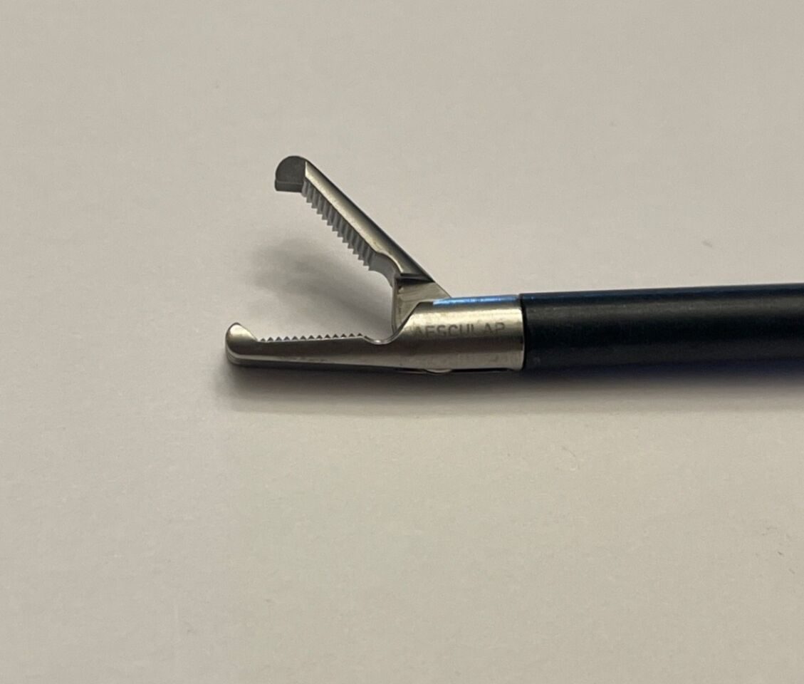 AESCULAP PO961R AdTec 5mm x 45cm Ratchet 2x3 Tooth Flat Nose Grasper — photo 2