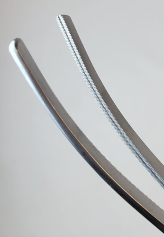 V. MUELLER CH6280 Cooley Aortic Aneurysm Clamp Slightly Curved 10-1/2" Cardio — photo 6
