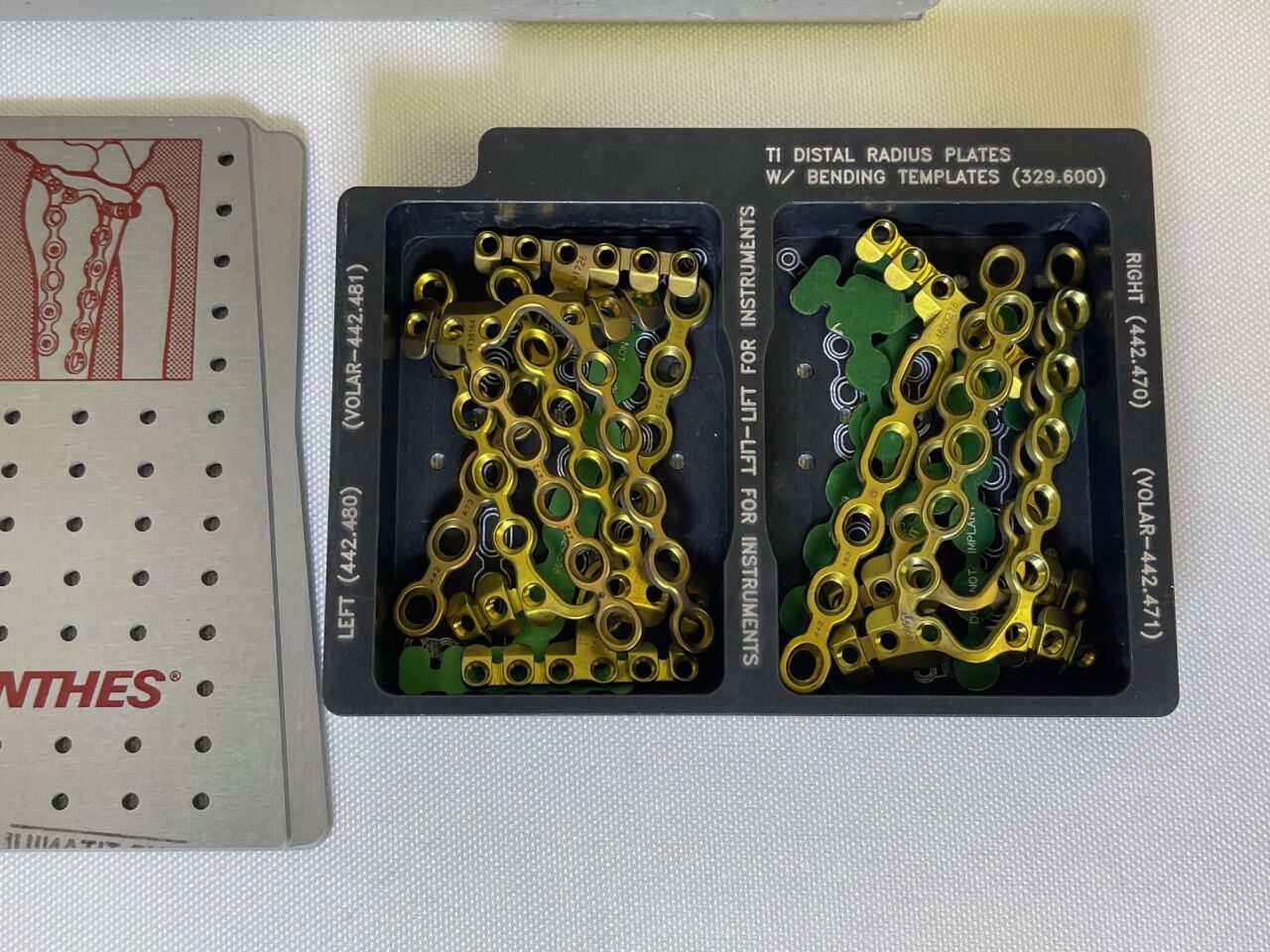 SYNTHES  Titanium Distal Radius Set — photo 4