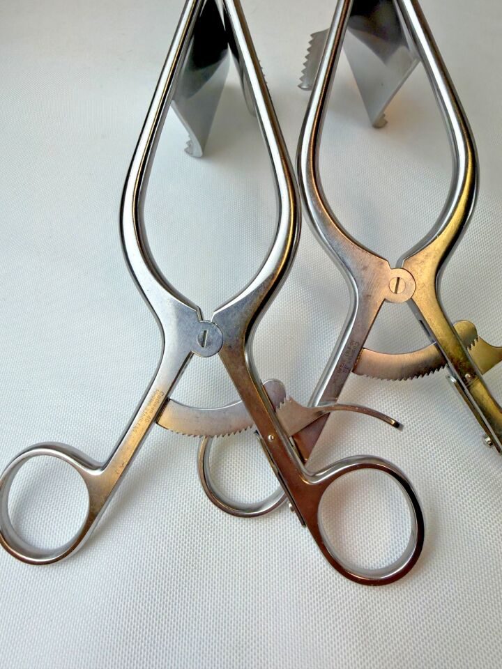 CODMAN NSI Pair of L&R Williams Microdisectomy Retractors 10MMX50MM Blades — photo 2