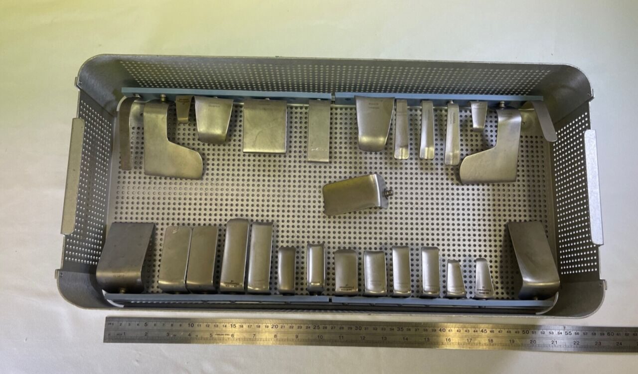THOMPSON SURGICAL Various Cervical Retractor Blades Set w/ Case — photo 12