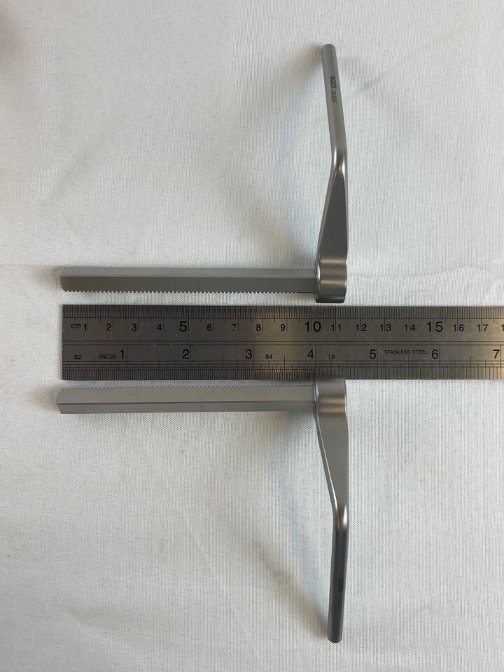 BOSS INSTRUMENTS 73-2587 & 73-258  CVB Distractors Left & Right 100mm Rack x 70mm Max Opening — photo 6