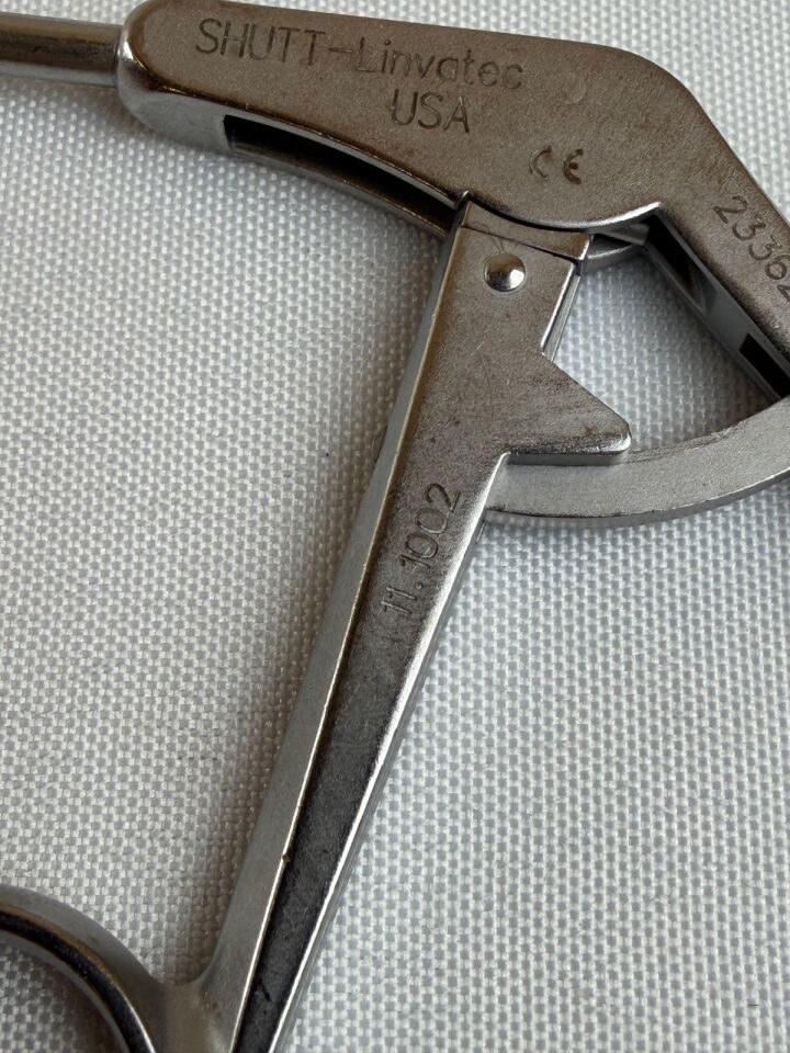 SHUTT-LINVATEC 11.1002 3.3mm Shaft Alligator Grasper w/ Ratchet Arthroscopic — photo 2