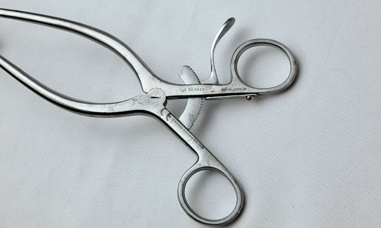 MILLENNIUM SURGICAL gs 40.5440 Adson Retractor 7.5" Angled 4x4 Sharp — photo 5