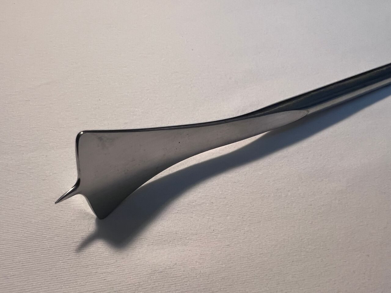 SYNTHES 389.52 25mm Curved Retractor w/ Point — photo 3