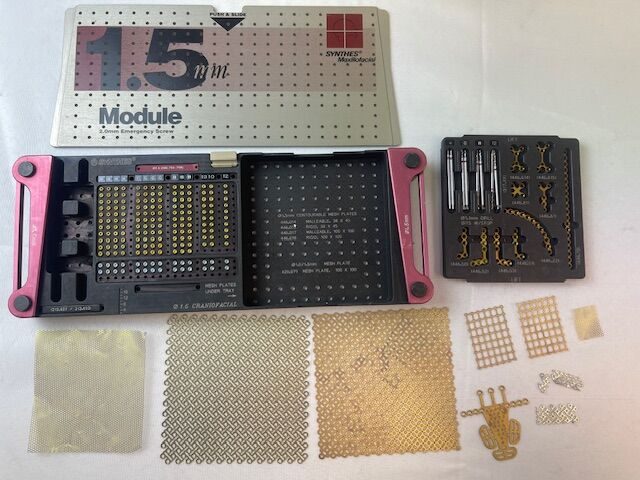 SYNTHES Custom Maxillofacial Titanium Modular Fixation Set — photo 5