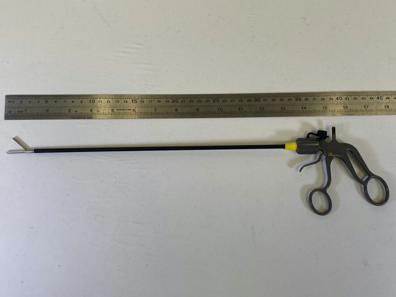 SYMMETRY 32-5127 Wavy Atraumatic Monopolar Grasper w/ Pressure Lock 5mm x 33cm — photo 8