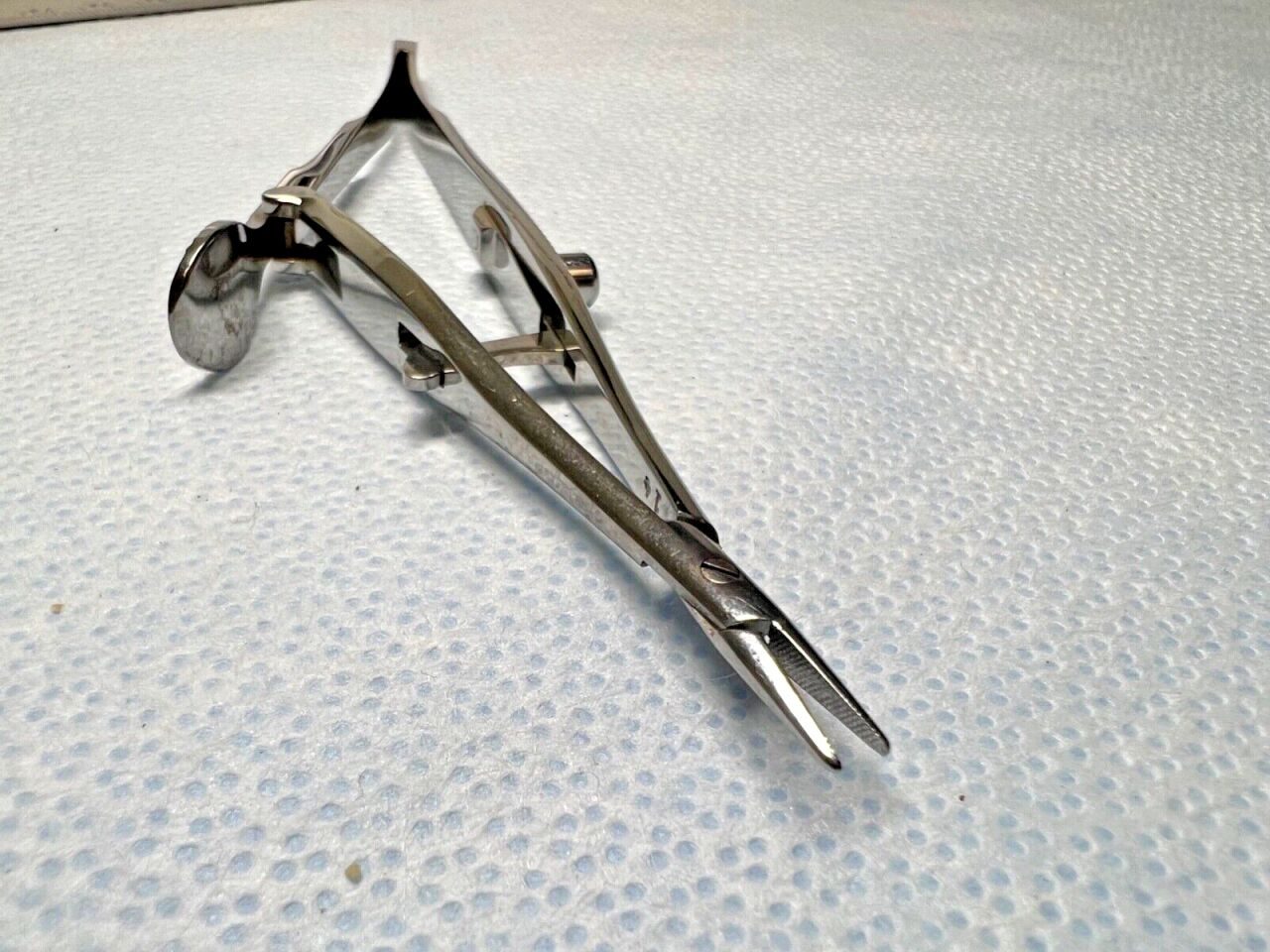KARL STORZ E3803 Kalt Needle Holder w/ Locking Handle 10mm Serrated Jaws 5.4" — photo 4