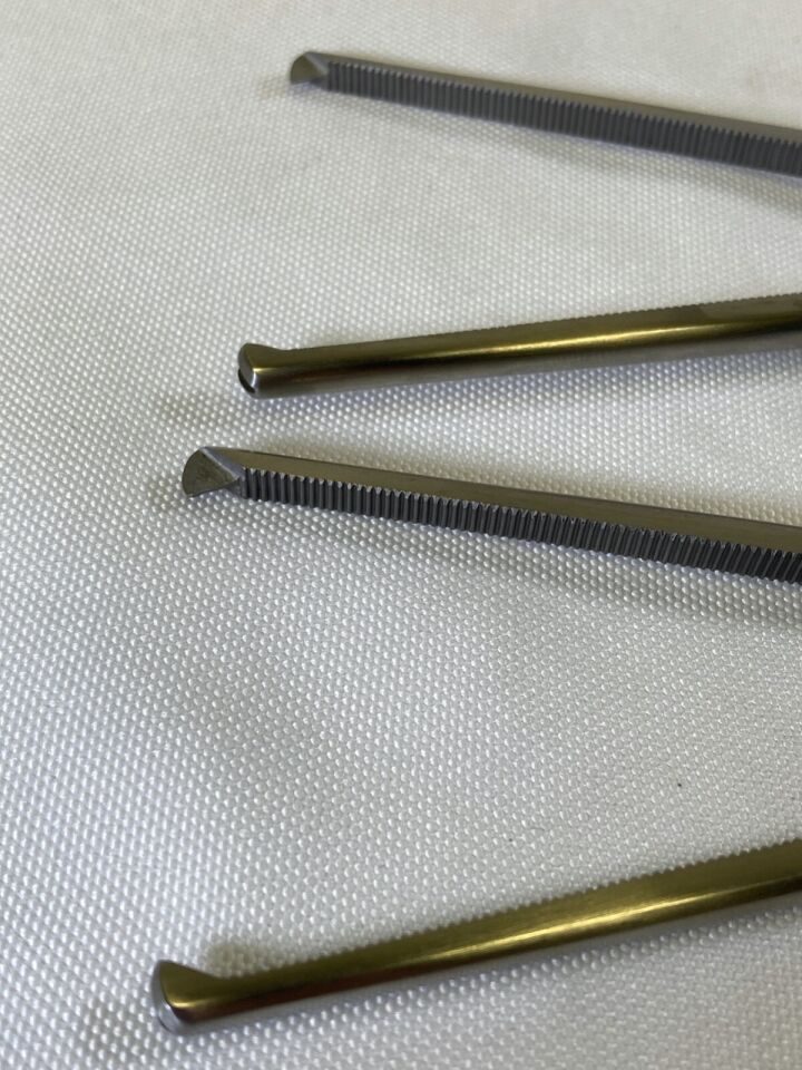 MILLENNIUM SURGICAL 12" 1x2 Teeth Kocher Clamps Straight — photo 4