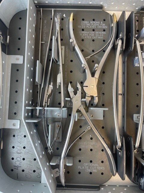 SYNTHES Custom Maxillofacial Titanium Modular Fixation Set — photo 2