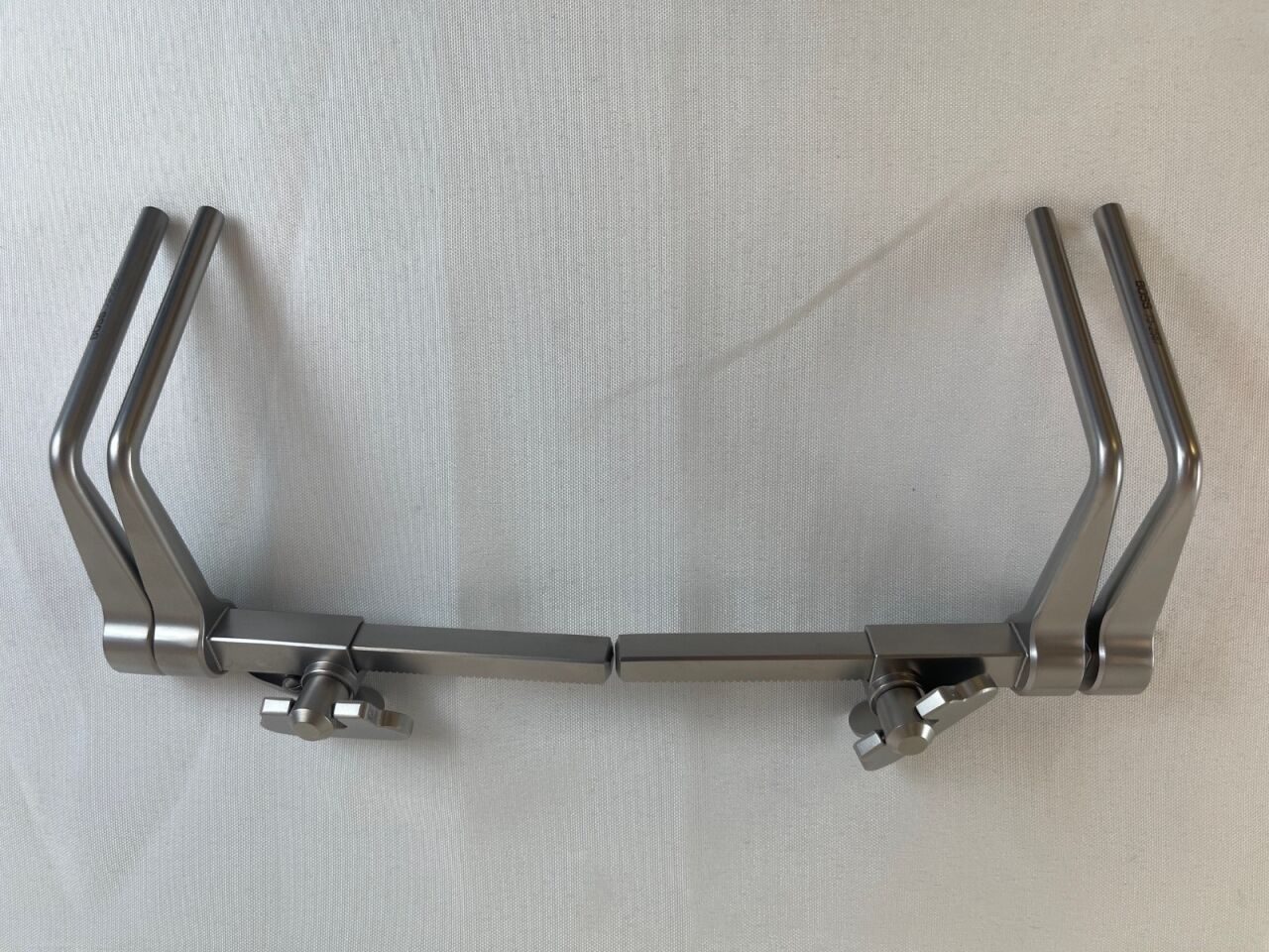 BOSS INSTRUMENTS 73-2587 & 73-258  CVB Distractors Left & Right 100mm Rack x 70mm Max Opening — photo 3