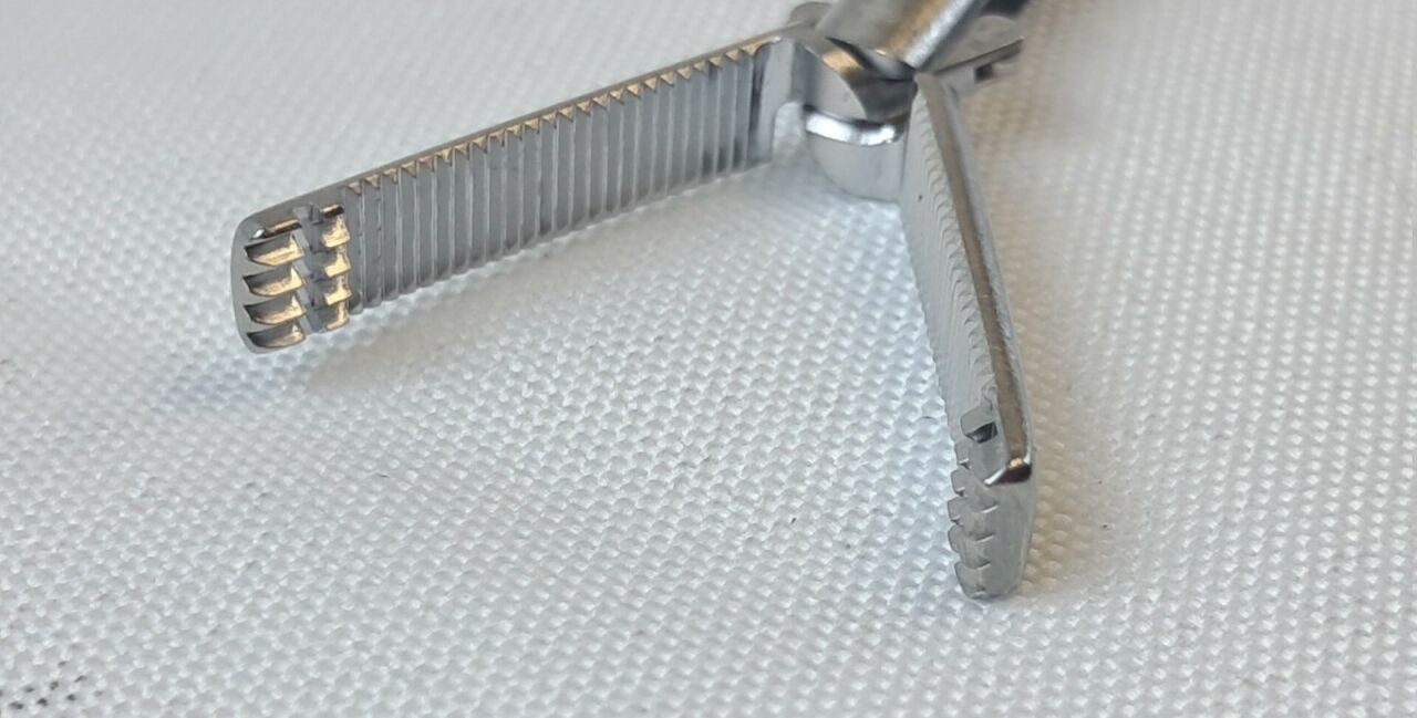 JARIT A625-114 Laparoscopic Artau-Allis Grasping Forceps 5mmX38cm Ratchet Handle — photo 3
