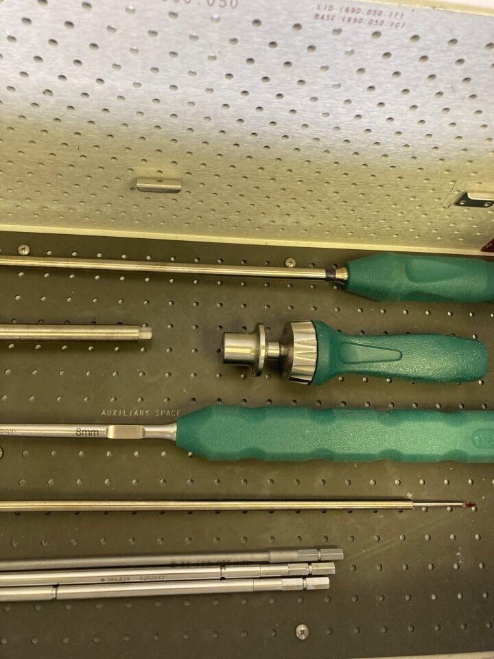 SYNTHES Custom Spine Anterior Tension Band System Instruments — photo 4